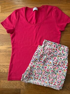 🌷Loft dark pink scoop neck tee. Size XS.